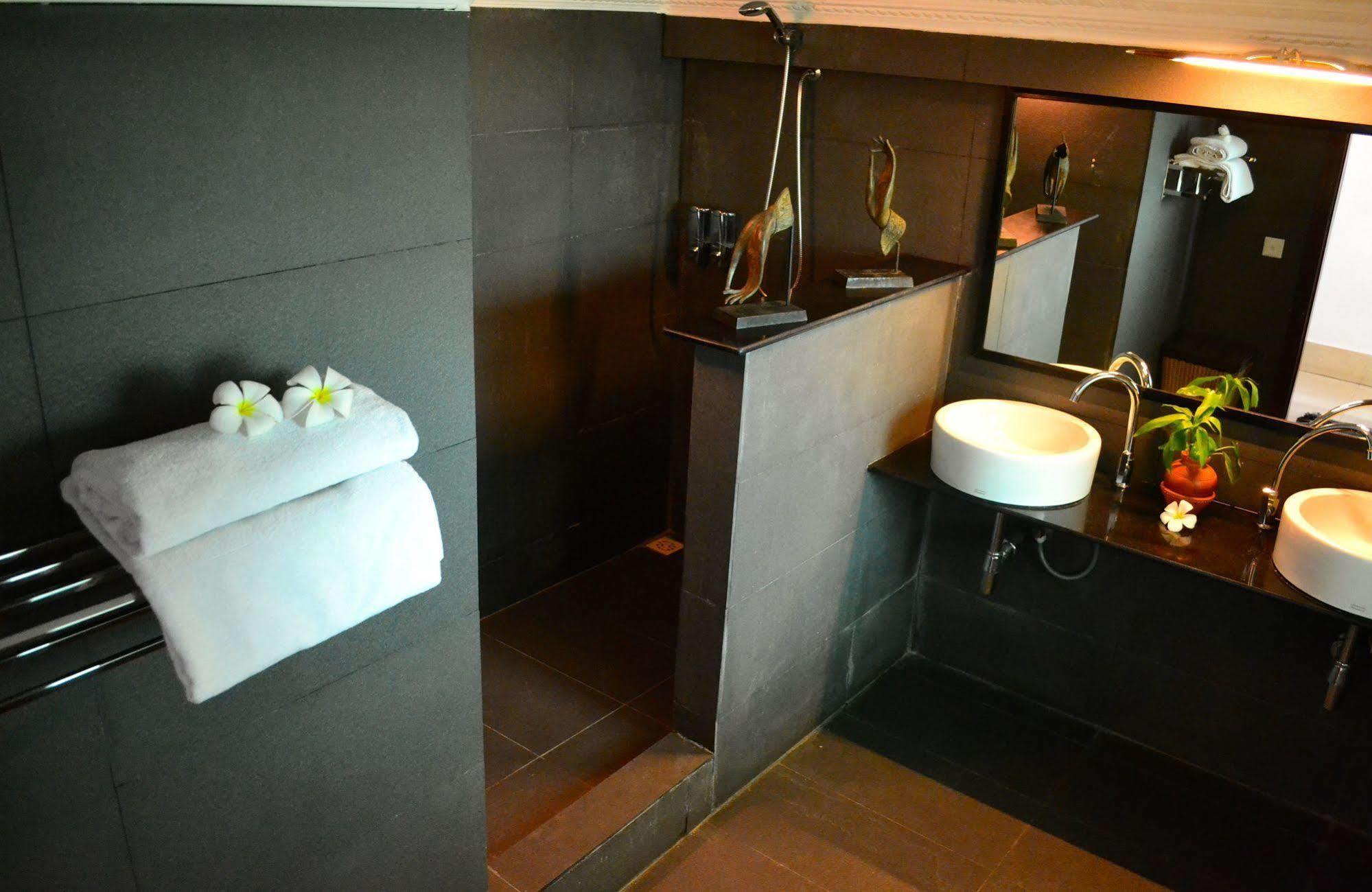 Cyclo Hotel-Bar-Restaurant Phnom Penh Zewnętrze zdjęcie